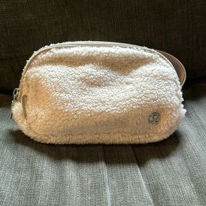 Lululemon Everywhere Fleece Belt Bag